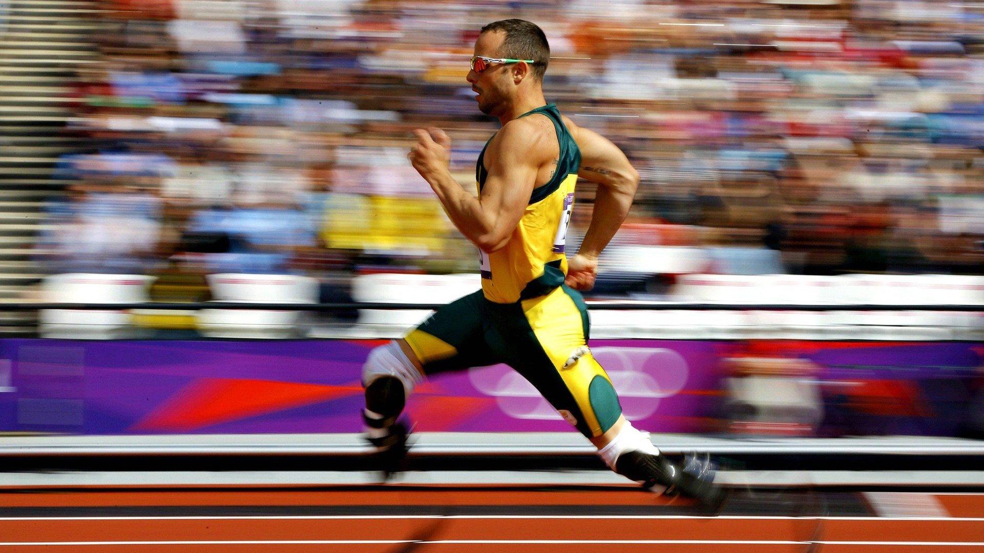 英超争冠白热化，曼城、阿森纳、利物浦三强鏖战，谁能笑到最后？