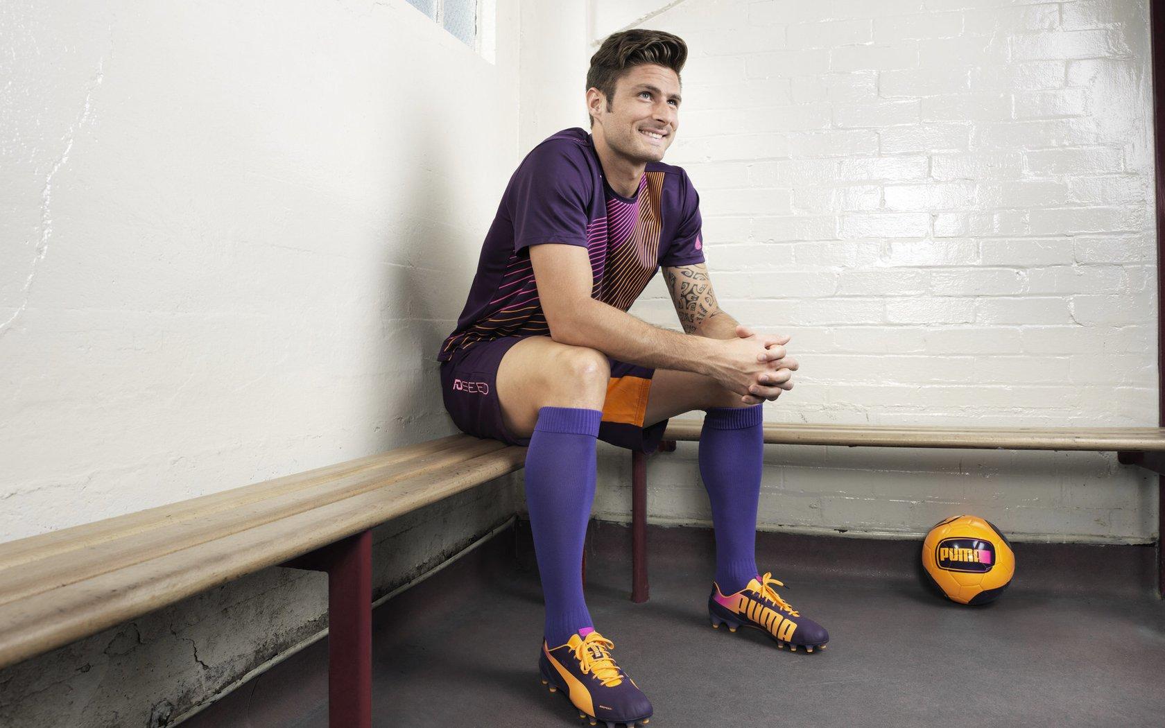 卡拉格炮轰萨拉赫引足坛震荡，前队友反击，丢人现眼，梅罗不待见你并非偶然