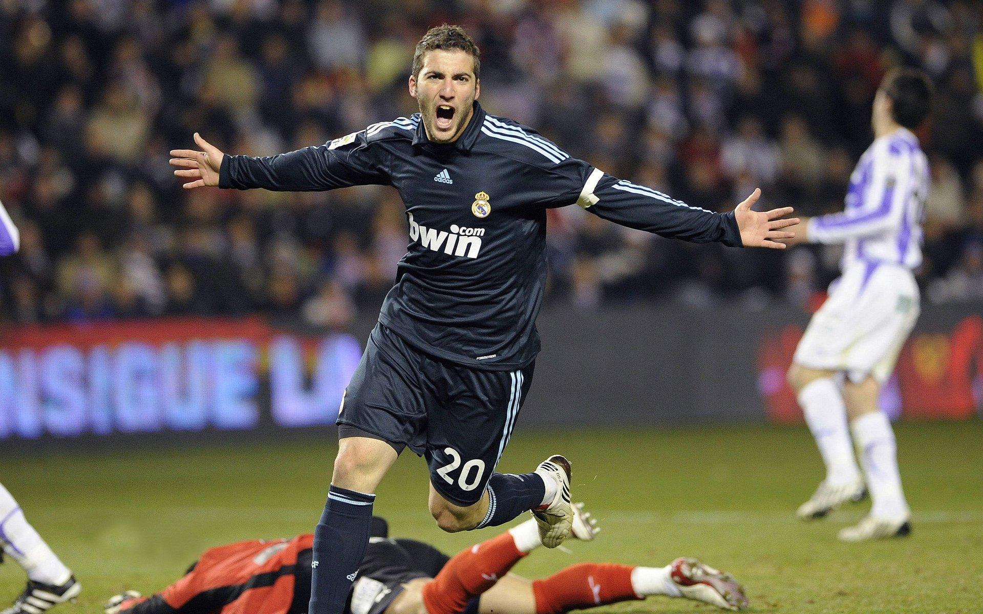 解锁新方式！姆巴佩皇马生涯首次头球破门，全能攻击手再进化